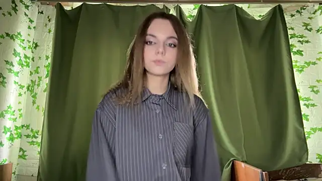Snapshot of LisaPorse chatting on 05-28-26, 02:12 LisaPorse online show from 05-28-26, 02:12