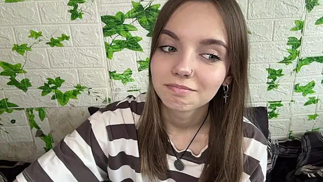 Snapshot of LisaPorse chatting on 06-06-26, 02:11 LisaPorse online show from 06-06-26, 02:11