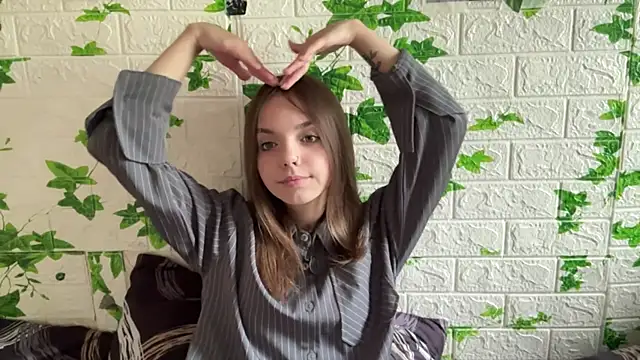 Snapshot of LisaPorse chatting on 06-17-26, 06:13 LisaPorse online show from 06-17-26, 06:13