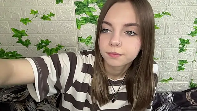 Snapshot of LisaPorse chatting on 06-05-26, 02:12 LisaPorse online show from 06-05-26, 02:12