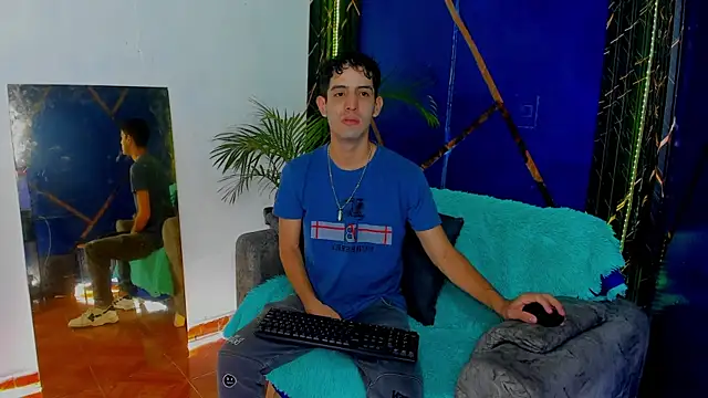 Snapshot of sexy_hairy1 chatting on 07-10-26, 11:21 sexy hairy1 online show from 07-10-26, 11:21