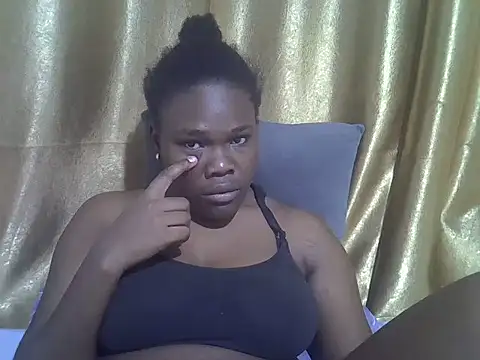 Snapshot of lovelymeli2 chatting on 06-10-26, 10:27 lovelymeli2 online show from 06-10-26, 10:27