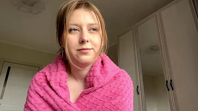 Snapshot of HeyItsAgata chatting on 05-17-26, 07:19 HeyItsAgata online show from 05-17-26, 07:19
