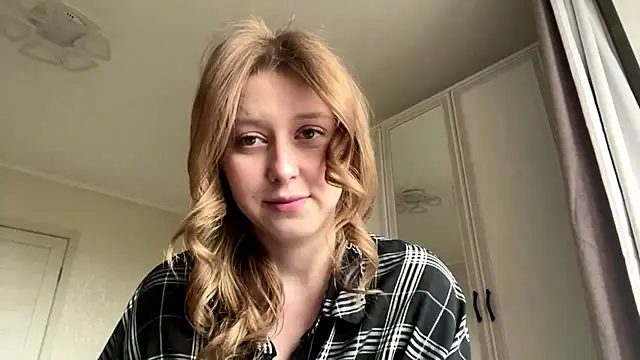 Snapshot of HeyItsAgata chatting on 05-22-26, 11:41 HeyItsAgata online show from 05-22-26, 11:41