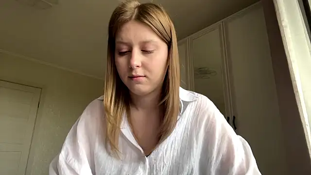 Snapshot of HeyItsAgata chatting on 05-20-26, 09:39 HeyItsAgata online show from 05-20-26, 09:39