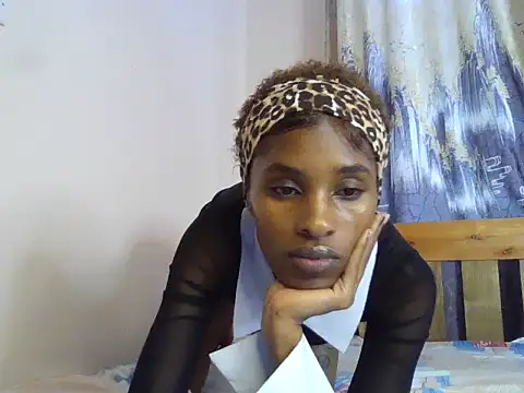 Snapshot of Fl0wrs_ chatting on 06-01-26, 08:47 Fl0wrs online show from 06-01-26, 08:47