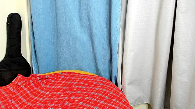 Dynasty Smiles online show from 06-12-26, 08:50