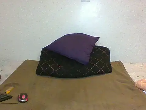 Snapshot of cessylolla8 chatting on 07-06-26, 04:42 cessylolla8 online show from 07-06-26, 04:42