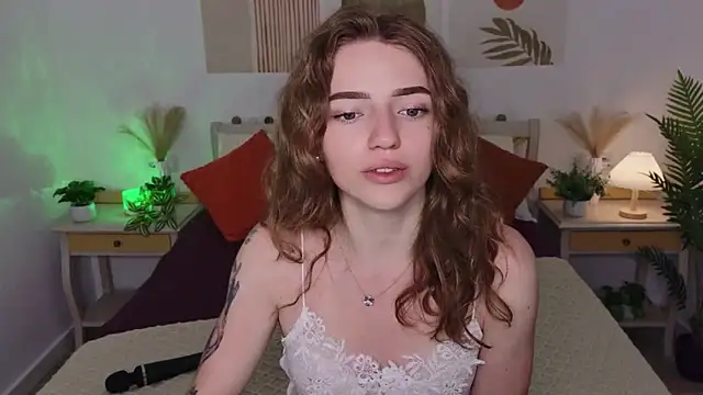 Snapshot of TayloryStar chatting on 06-08-26, 08:04 TayloryStar online show from 06-08-26, 08:04