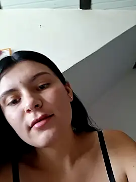 Snapshot of Yeras_ chatting on 06-18-26, 06:35 Yeras online show from 06-18-26, 06:35