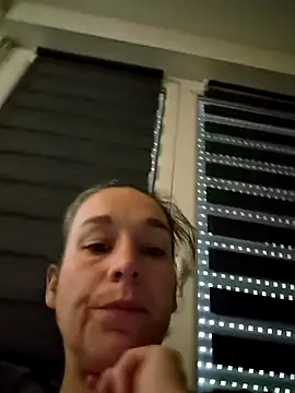 Snapshot of adelinegirly chatting on 06-16-26, 05:07 adelinegirly online show from 06-16-26, 05:07