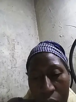 Snapshot of azina2 chatting on 06-19-26, 08:47 azina2 online show from 06-19-26, 08:47
