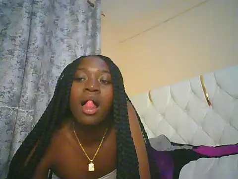 Preetygirlyz online show from 05-18-26, 04:34