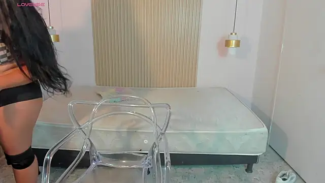 Snapshot of MiaLane3 chatting on 07-11-26, 11:21 MiaLane3 online show from 07-11-26, 11:21