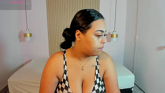 Snapshot of MiaLane3 chatting on 06-18-26, 11:37 MiaLane3 online show from 06-18-26, 11:37