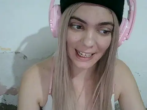 Snapshot of Angel_Ristoww chatting on 05-20-26, 01:35 Angel Ristoww online show from 05-20-26, 01:35