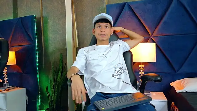 Snapshot of ThiagoFerrer_ chatting on 05-19-26, 04:30 ThiagoFerrer online show from 05-19-26, 04:30