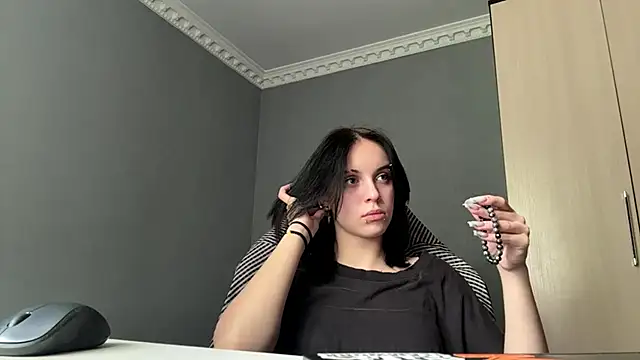 Snapshot of illiebilish chatting on 05-27-26, 07:38 illiebilish online show from 05-27-26, 07:38