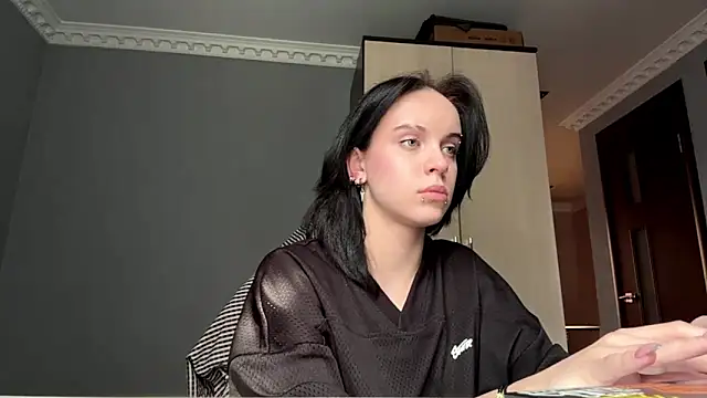 Snapshot of illiebilish chatting on 05-17-26, 10:15 illiebilish online show from 05-17-26, 10:15