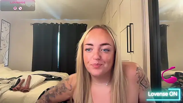 CurvyWetWife online show from 06-14-26, 11:33