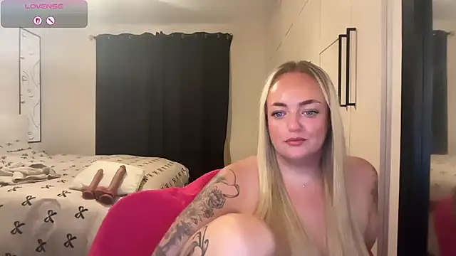 CurvyWetWife online show from 06-27-26, 07:47