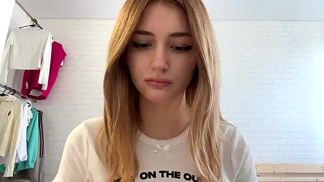 Snapshot of CicelyScolnik chatting on 05-19-26, 12:23 CicelyScolnik online show from 05-19-26, 12:23