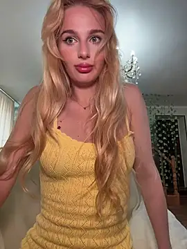 Snapshot of Golden__Daisy chatting on 05-28-26, 12:00 Golden Daisy online show from 05-28-26, 12:00