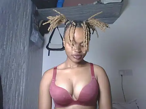 Snapshot of Tempting_Ebony chatting on 06-02-26, 02:00 Tempting Ebony online show from 06-02-26, 02:00