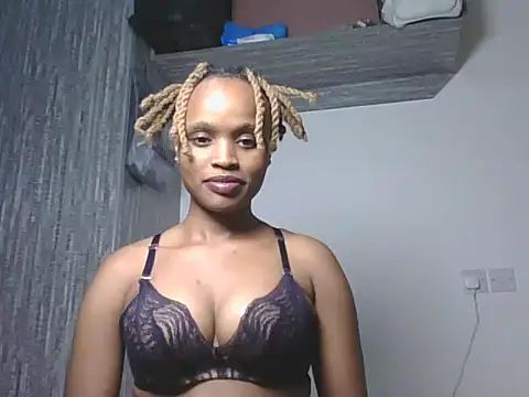 Snapshot of Tempting_Ebony chatting on 06-25-26, 06:46 Tempting Ebony online show from 06-25-26, 06:46