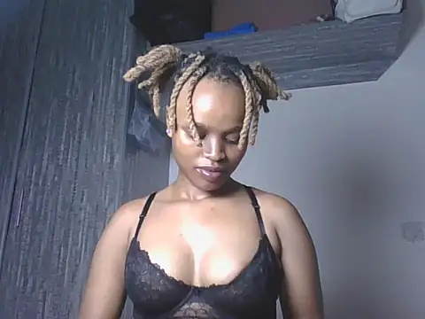 Snapshot of Tempting_Ebony chatting on 07-02-26, 02:45 Tempting Ebony online show from 07-02-26, 02:45