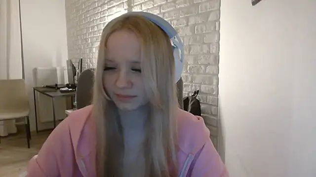 Snapshot of AmandaFix chatting on 05-24-26, 09:26 AmandaFix online show from 05-24-26, 09:26
