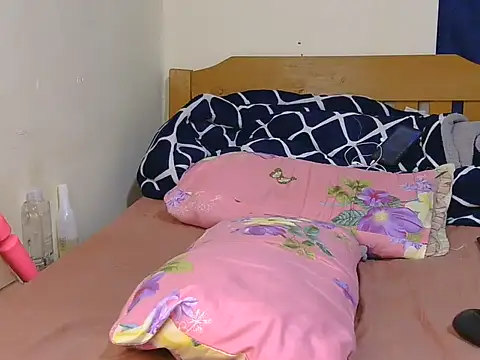 Snapshot of beryl_lady chatting on 06-25-26, 05:40 beryl lady online show from 06-25-26, 05:40