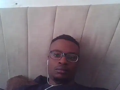 Snapshot of freakyboy255 chatting on 06-12-26, 09:07 freakyboy255 online show from 06-12-26, 09:07