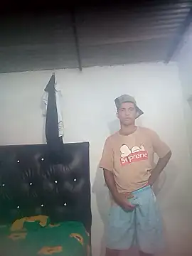 Snapshot of soymartinez2004 chatting on 06-07-26, 01:44 soymartinez2004 online show from 06-07-26, 01:44