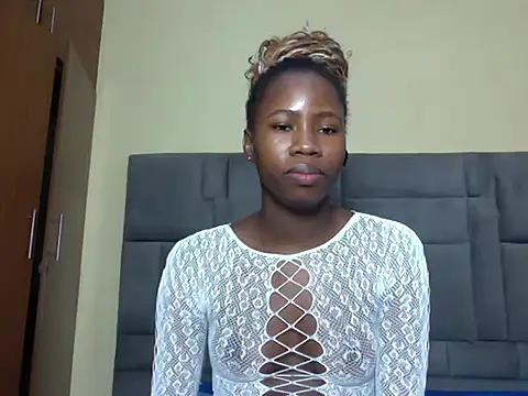 Snapshot of Cuteebony16 chatting on 07-11-26, 02:50 Cuteebony16 online show from 07-11-26, 02:50