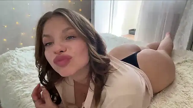 Lia be mine online show from 07-20-26, 10:50