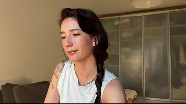 Snapshot of mulaniha chatting on 07-10-26, 05:18 mulaniha online show from 07-10-26, 05:18