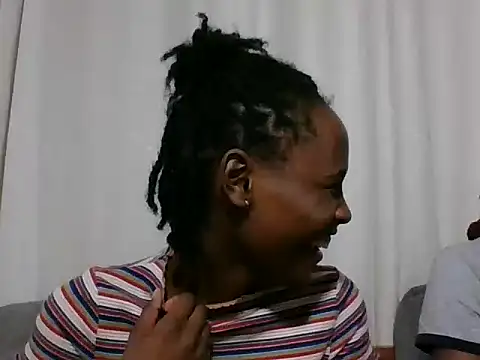 Snapshot of Sleek_petite chatting on 06-29-26, 12:16 Sleek petite online show from 06-29-26, 12:16