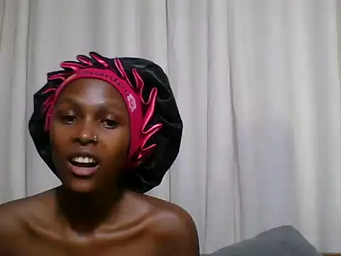 Snapshot of Sleek_petite chatting on 07-03-26, 07:15 Sleek petite online show from 07-03-26, 07:15