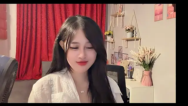 Snapshot of Bee-Cherry chatting on 06-30-26, 06:41 Bee-Cherry online show from 06-30-26, 06:41