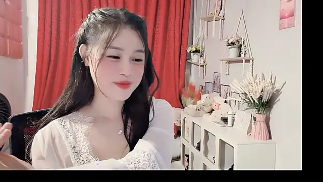 Snapshot of Bee-Cherry chatting on 06-03-26, 02:33 Bee-Cherry online show from 06-03-26, 02:33