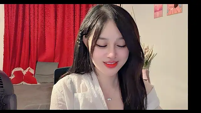 Snapshot of Bee-Cherry chatting on 07-04-26, 06:01 Bee-Cherry online show from 07-04-26, 06:01