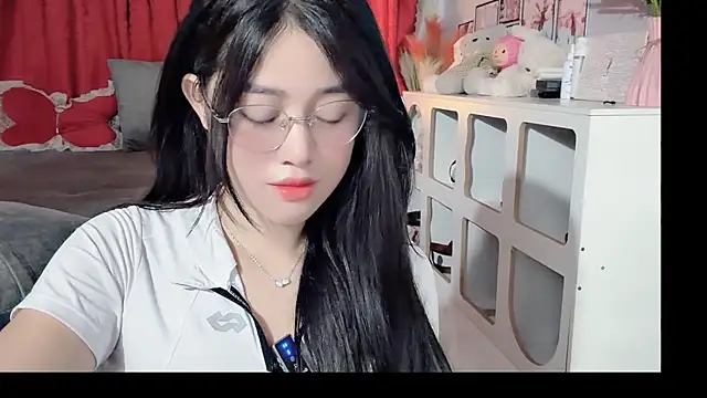 Bee-Cherry online show from 05-27-26, 03:03