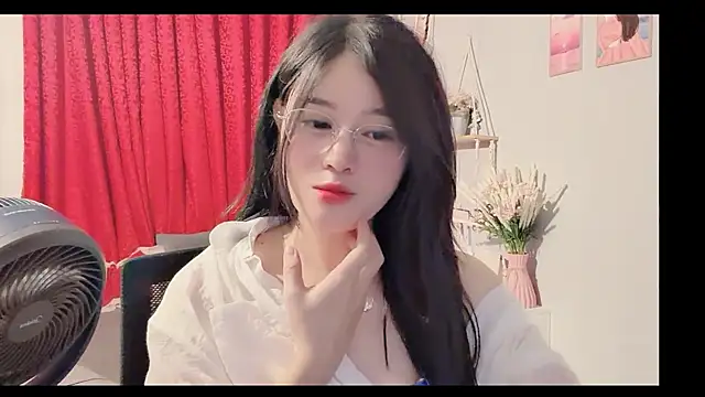 Snapshot of Bee-Cherry chatting on 06-09-26, 01:56 Bee-Cherry online show from 06-09-26, 01:56