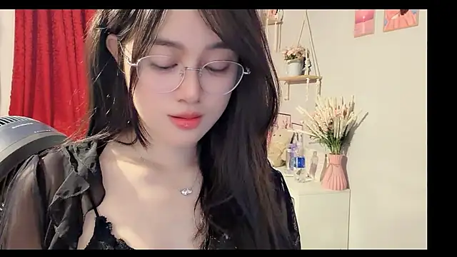 Snapshot of Bee-Cherry chatting on 06-29-26, 06:09 Bee-Cherry online show from 06-29-26, 06:09