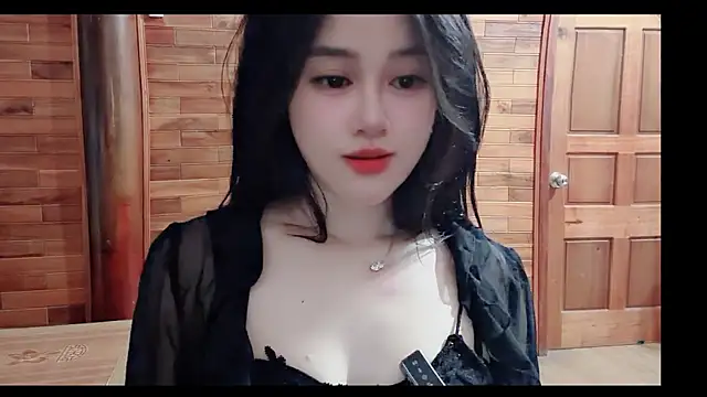 Snapshot of Bee-Cherry chatting on 06-15-26, 06:57 Bee-Cherry online show from 06-15-26, 06:57
