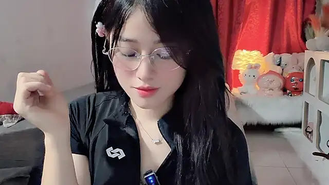 Bee-Cherry online show from 05-24-26, 06:13