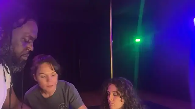 shadowmanNsnowflake online show from 06-30-26, 01:49