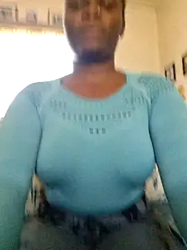 Snapshot of PinkyMonique chatting on 05-18-26, 06:18 PinkyMonique online show from 05-18-26, 06:18