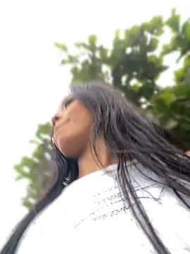 Snapshot of Saraah_bosh chatting on 05-31-26, 10:54 Saraah bosh online show from 05-31-26, 10:54